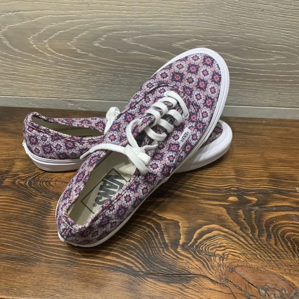 Vans Sneakers Slim‎ Hot Geometric Coral / Men’s 5.5 / Women’s 7